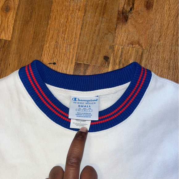 Champion Crewneck - Picture 3 of 3